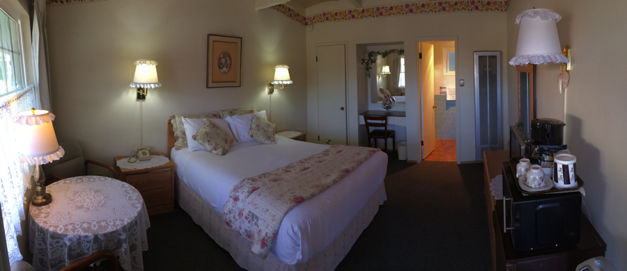 photos-page/SundownInnRoom7panoramic.jpg