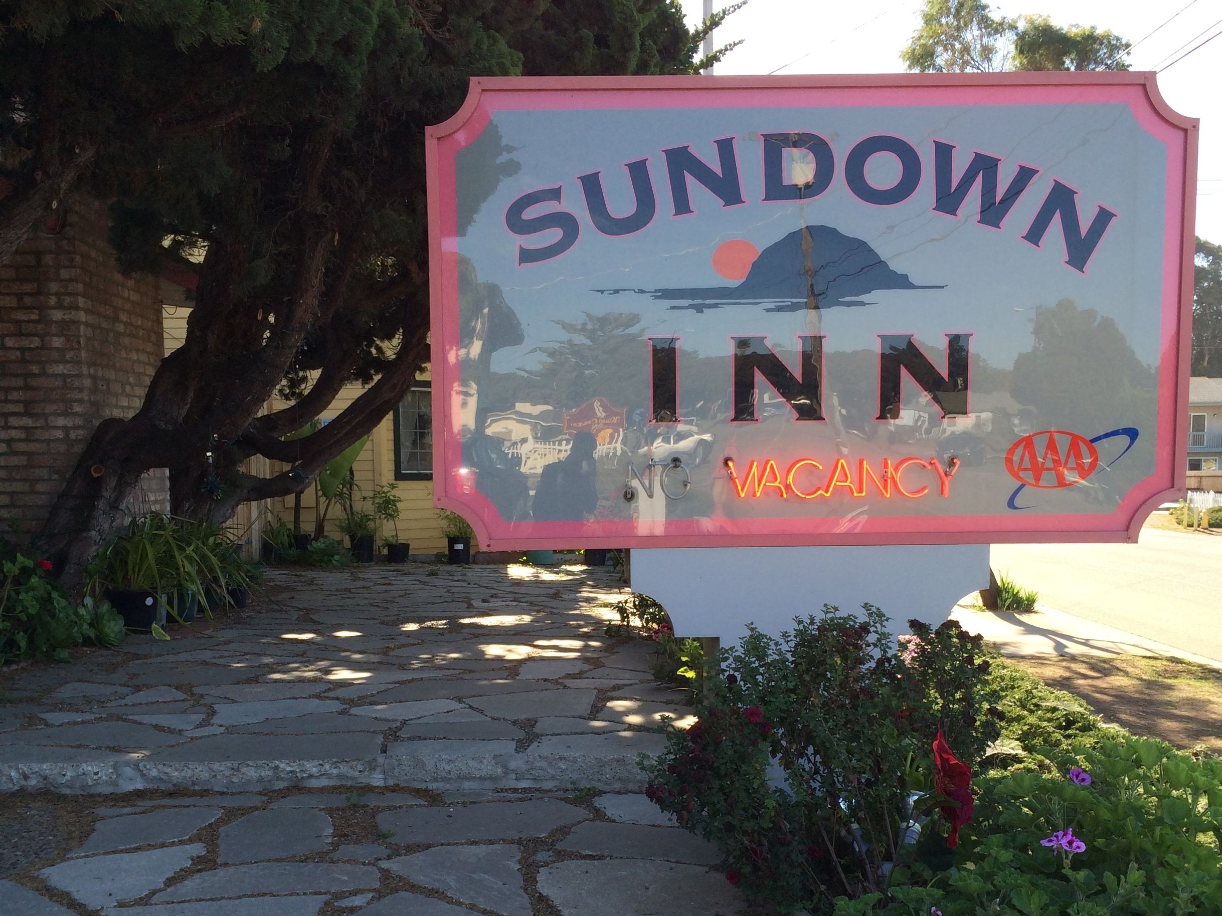 photos-page/SundownInnsign.jpg